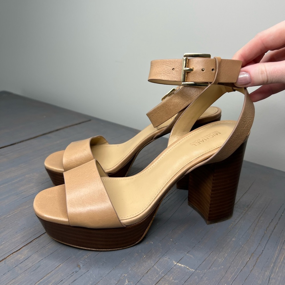 Brand New Never Worn Michael Kors Strappy Heeled Sandal Size 7